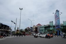 Sejumlah Bangunan Dirobohkan Demi Memuluskan Pelebaran Jalan di Simpang Ramanda Depok - JPNN.com Jabar