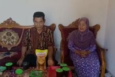 Pilih Tanggal Cantik, Duda dan Janda di Ponorogo Nikah Pakai Maskawin Minyak Goreng - JPNN.com Jatim