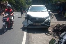Gagal Menyalip, Sepeda Motor di Kulon Progo Malah Menabrak Mobil, Innalillahi - JPNN.com Jogja