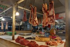 Menjelang Ramadan Harga Daging Naik, Pedagang: Sudah Biasa Itu - JPNN.com Jabar