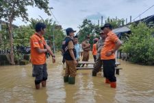 Dampak Banjir Luapan Saluran Irigasi di Lamongan, 60 KK di Dua Desa Terdampak - JPNN.com Jatim