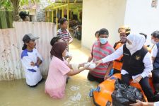 Upaya Khofifah Tangani Banjir di Pamekasan, Lihat - JPNN.com Jatim