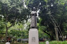 Mitos Patung Pastor di Taman Maluku, Konon Bisa Bergerak Saat Malam Hari - JPNN.com Jabar