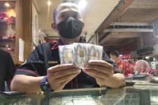 Toko Emas di Pasar Besar Klojen Malang Diserbu Warga, Konon Dampak Perang Rusia-Ukraina - JPNN.com Jatim