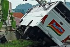 Kecelakaan di Semarang, Pak Ogah Meninggal Dunia Seusai Disambar Bus Putih - JPNN.com Jateng