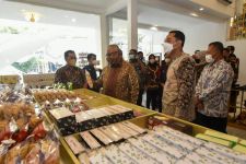 Wali Kota Eri Klaim Pertumbuhan Ekonomi Surabaya Kalahkan Jatim Hingga Nasional - JPNN.com Jatim