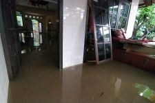 Belasan Rumah di Pancoran Mas Depok Terendam Banjir Setinggi 2 Meter - JPNN.com Jabar