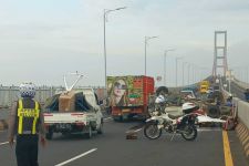 Kronologi Kecelakaan di Jembatan Suramadu Hari Ini Antara Truk Boks Vs Pikap - JPNN.com Jatim