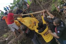 Saat Memantau Arus Sungai, Warga Malang Hanyut, Esok Harinya Nahas - JPNN.com Jatim