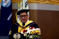 Megawati Titip Pesan Kepada Hasto untuk Wisudawan Unnes, Ini Isinya - JPNN.com Jateng