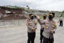 Longsor di Tol Pandaan-Malang, Polisi Imbau Pengguna Jalan Tetap Waspada - JPNN.com Jatim