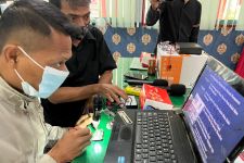 Demi Ini, Narapidana di Bapas Surabaya Dibekali Keahlian Perbaikan Smartphone - JPNN.com Jatim