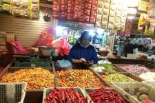 Bu, Ibu, Harga Bahan Pokok di Surabaya Merangkak Naik Jelang Ramadan - JPNN.com Jatim