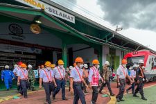 Berkunjung ke Balai Yasa Yogyakarta, Menhub Singgung Proyek Kereta Cepat Jakarta-Bandung - JPNN.com Jogja
