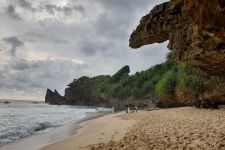 Pesona Pantai Widodaren, Keindahan Tersembunyi di Gunungkidul - JPNN.com Jogja