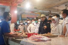 Kocak! Berkunjung ke Pasar Agung, Wamentan Harvick Mentraktir Tempe Wawali Kota Depok - JPNN.com Jabar