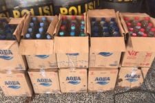 Jelang Ramadan, Polisi Bongkar Peredaran 1.200 Botol Ciu dari Remaja Ini - JPNN.com Jateng