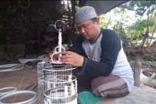 Eko Produksi Sangkar Burung dari Limbah PVC, Laris di Pasar Luar, Keuntungannya Bikin Ngiler - JPNN.com Jateng