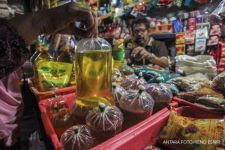 KPPU Wilayah II Temukan Minyak Curah di Lampung Mencapai Rp 22 Ribu Per Kilogram - JPNN.com Lampung