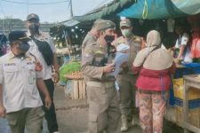 Dapat SP Dua Dari Petugas, Ratusan PKL Flyover Arif Rahman Hakim Siap-Siap Angkat Kaki - JPNN.com Jabar
