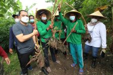 Jurus Wali Kota Eri Atasi Kemiskinan di Surabaya, Bilang Begini - JPNN.com Jatim