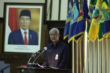 Ketua DPRD Jateng Jatuh Sakit, Ganjar Kirimkan Doa Terbaik - JPNN.com Jateng