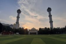MUI Bandung Imbau Masjid di Sisi Jalan Raya Tetap Tegakan Aturan Jarak Saf Salat Tarawih - JPNN.com Jabar