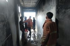 Akibat Korsleting Listrik, Gudang Penyimpanan Barang Pondok Pesantren Nurul Ikhlas Ludes Terbakar - JPNN.com Jabar