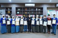 Kolaborasi SMA-SMK di Jatim Sabet Prestasi Tingkat ASEAN, Bu Khofifah Ikut Bangga - JPNN.com Jatim
