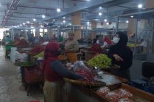 Harga Cabai di Solo Naik Menjelang Ramadan, Minyak Goreng Paling Sulit Dikendalikan - JPNN.com Jateng