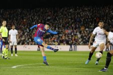 Cetak Gol Ala Messi, Pedri Bawa Barca Melompat ke Posisi Kedua Klasemen LaLiga - JPNN.com Sumut