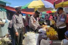 Update Ramadan: Polisi Pantau Minyak Goreng di Sumbawa, Simak Hasilnya! - JPNN.com NTB