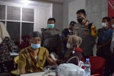 Sepulang Tarawih, Jemaah di Sidoarjo Digiring dan Disuntik Bergantian, Oalah - JPNN.com Jatim
