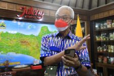 Ganjar Desak Pertamina Pastikan Ketersediaan BBM di Jawa Tengah - JPNN.com Jateng