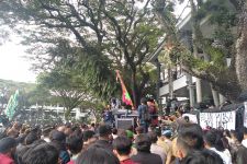Massa Aksi di Malang Ditemui Ketua DPRD, Ini yang Dibicarkan - JPNN.com Jatim