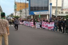 Turun ke Jalan, HMI Solo Raya Masih Tak Percaya Pejabat di Lingkaran Jokowi  - JPNN.com Jateng