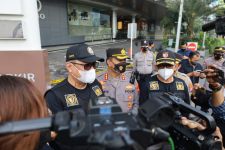 Tim Labfor Polda Jatim Mulai Bergerak Cari Penyebab Kebakaran Mal Tunjungan Plaza - JPNN.com Jatim