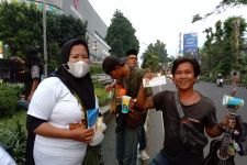 Ada-ada Saja, Begini Cara Unik Beraksi Jabar Mengenalkan Anies Baswedan Kepada Warga Kota Bogor - JPNN.com Jabar