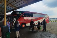 Ratusan Pemudik Mulai Memadati Terminal Jatijajar, Paling Banyak Tujuan Jawa dan Sumatra - JPNN.com Jabar