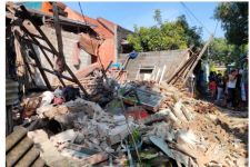 Rumah Munadi Rata dengan Tanah, Warga Kaget, Ada Suara Ledakan Besar - JPNN.com Jogja