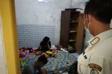 Razia di Tulungagung Jaring 7 Pasangan, 1 Cewek Sekamar dengan 3 Pria, Edan! - JPNN.com Jatim