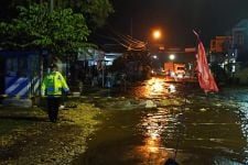 Pipa PDAM Bocor Sebabkan Genangan dan Macet di Tumpang Malang - JPNN.com Jatim