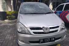 Lagi Asyik Begituan di Dalam Mobil, 2 Penumpang Kaget Polisi Datang, Alamak Enggak Jadi Goyang - JPNN.com Jatim