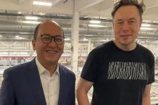 Intip Harga Kaus yang Dipakai Elon Musk Saat Temui Luhut Cs, Berapa Juta? - JPNN.com Jatim