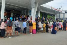 H-3 Lebaran Toko Daging Nusantara GDC Diserbu Warga, Antreannya Mengular Hingga ke Luar - JPNN.com Jabar