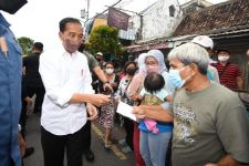 Lihatlah Antusiasme Warga Jogja Menerima Bantuan dari Presiden Jokowi - JPNN.com Jogja
