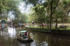 Bermain-main di Kolam Perahu Bandung Zoo, Seru dan Menenangkan - JPNN.com Jabar