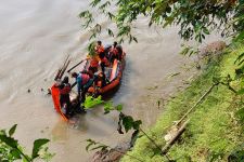 Desta Ditemukan Meninggal Dunia, 1 Korban Tenggelam di Sungai Serayu Masih Dicari - JPNN.com Jateng