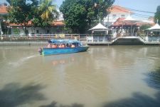 Wisata Perahu Kalimas Diserbu Pengunjung Saat Libur Lebaran - JPNN.com Jatim
