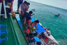 Tabrak Karang, Kapal Penumpang Kandas di Perairan Sumenep, Angkut 434 Orang - JPNN.com Jatim